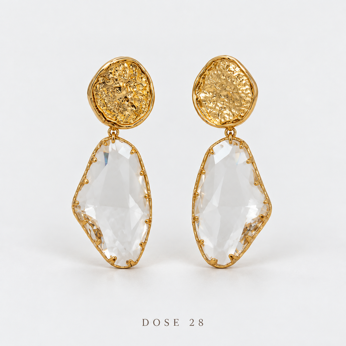 تراجي الصفاء المتدلية Clear Faceted Drop Earrings