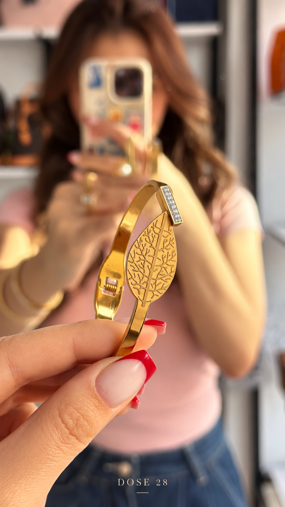 Gold-Tone Leaf Bracelet   أسوارة ورقة الشجر بلون ذهبي