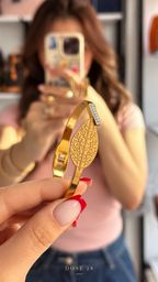 Gold-Tone Leaf Bracelet   أسوارة ورقة الشجر بلون ذهبي