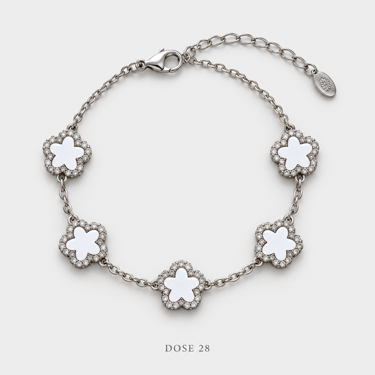 White Flower Halo Bracelet سوار الورود البيضاء بإطار مرصّع