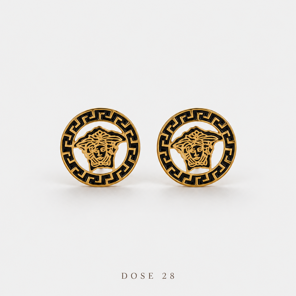 تراجي ميدوسا بالنقشة اليونانية Medusa Greek-Key Stud Earrings