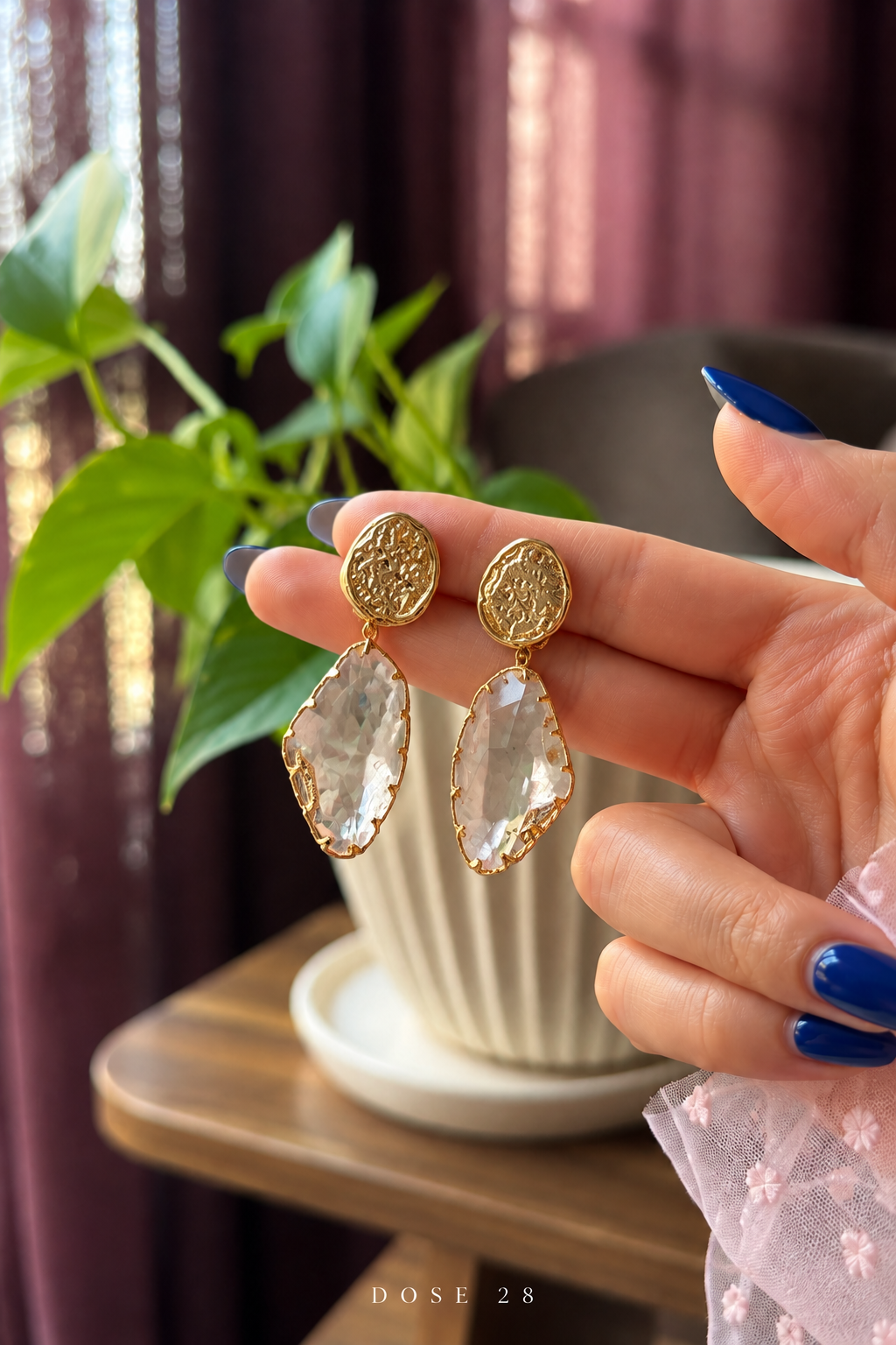 تراجي الصفاء المتدلية Clear Faceted Drop Earrings