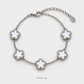 سوار الورود البيضاء بإطار مرصّع White Flower Halo Bracelet