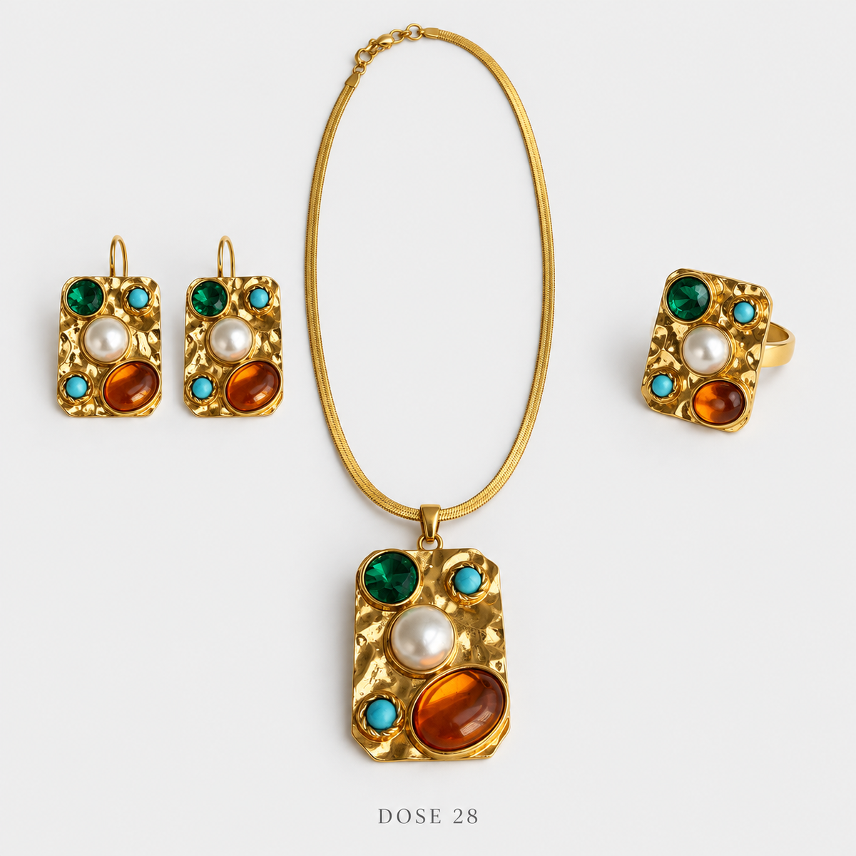 عقد الأحجار الملوّنة بلمسة لؤلؤية Multicolor Statement Pendant Necklace