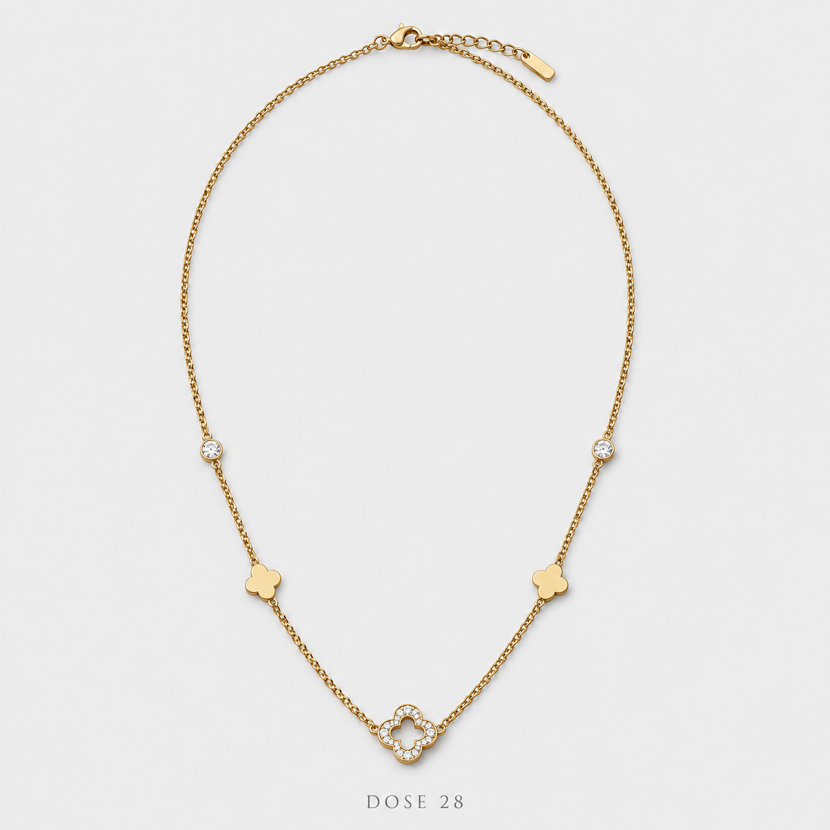 Crystal Clover Necklace سلسلة ورود البرسيم المرصّعة
