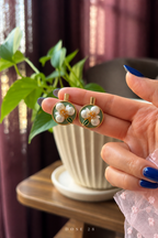 تراجي الوردة اللؤلؤية باللون الأخضر Sage Green Pearl-Effect Flower Earrings