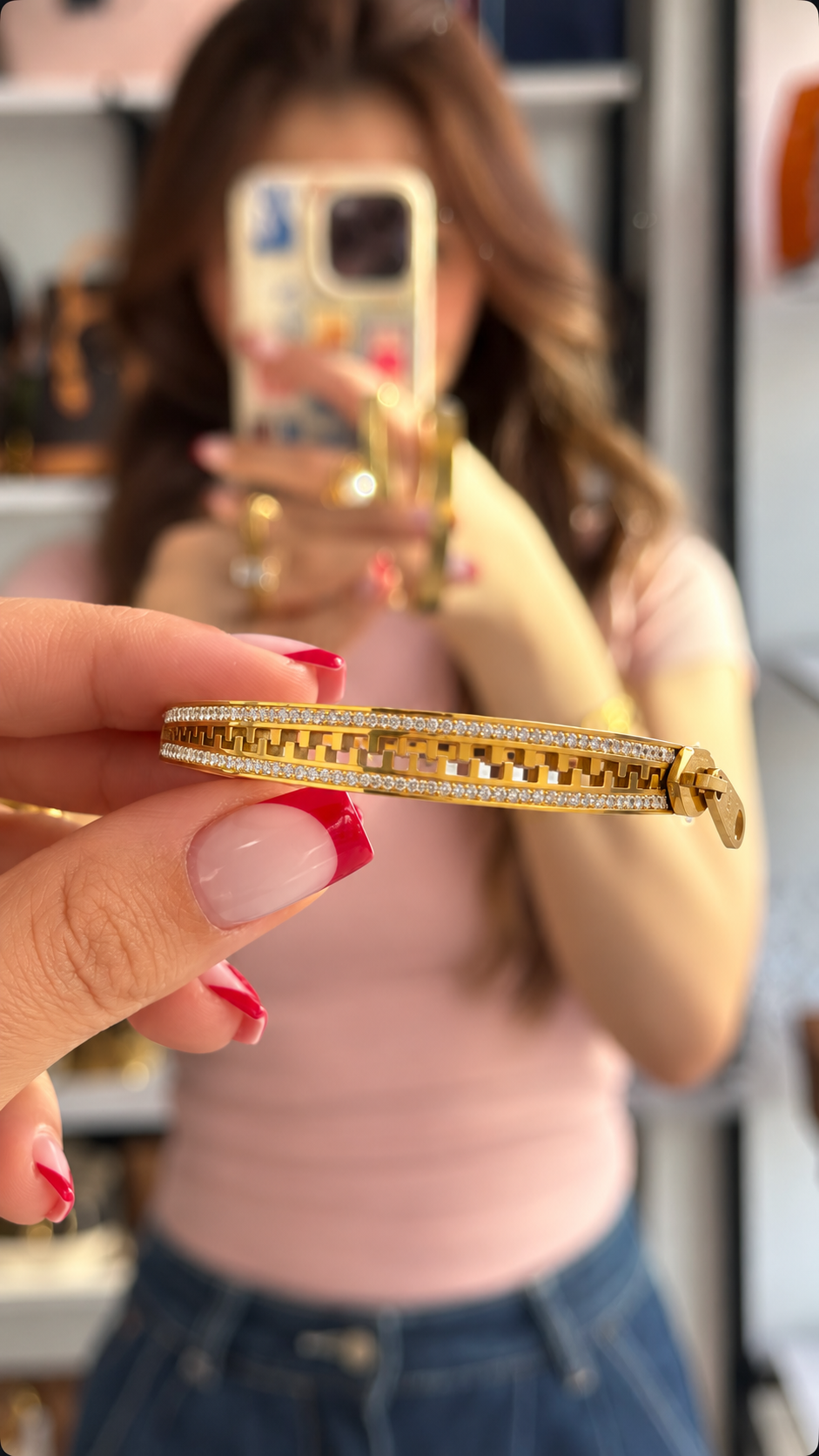 Geometric Sparkle Gold-Tone Bangle  أسوارة النقشة الهندسية اللامعة