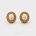 Oval Pearl-Effect Halo Earrings تراجي الهالة البيضاوية بلمسة لؤلؤية