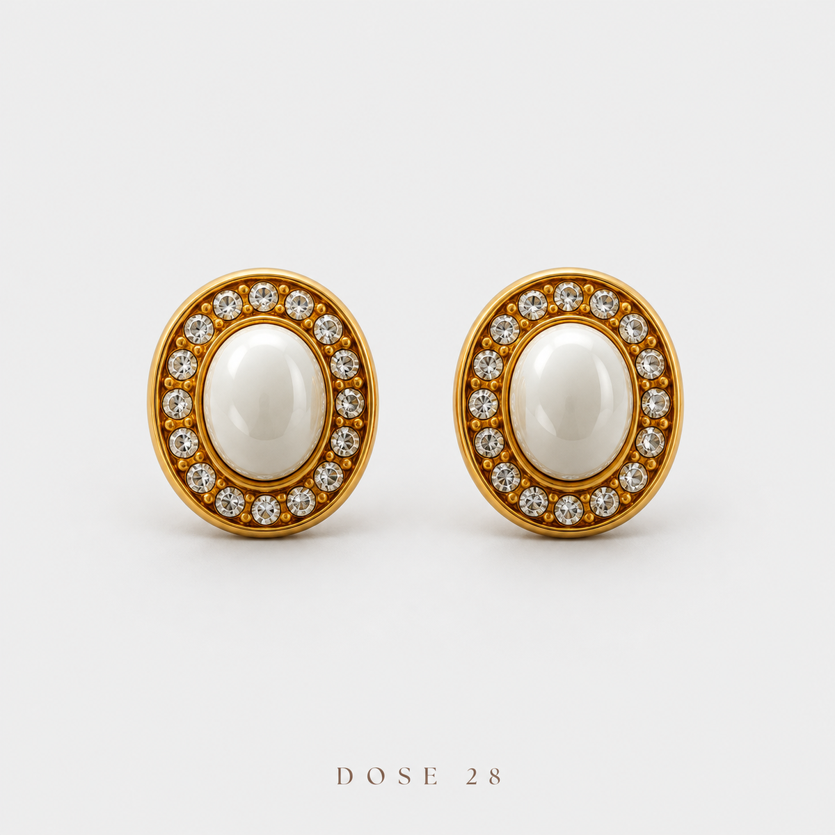 Oval Pearl-Effect Halo Earrings تراجي الهالة البيضاوية بلمسة لؤلؤية