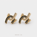 Interlocking Checkered Pearl-Effect Earrings تراجي الحروف المتداخلة باللؤلؤ والزركون اللامع