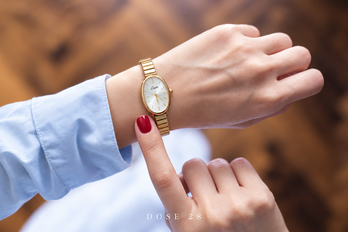 ساعة الأناقة البيضاوية Classic Oval Gold-Tone Watch