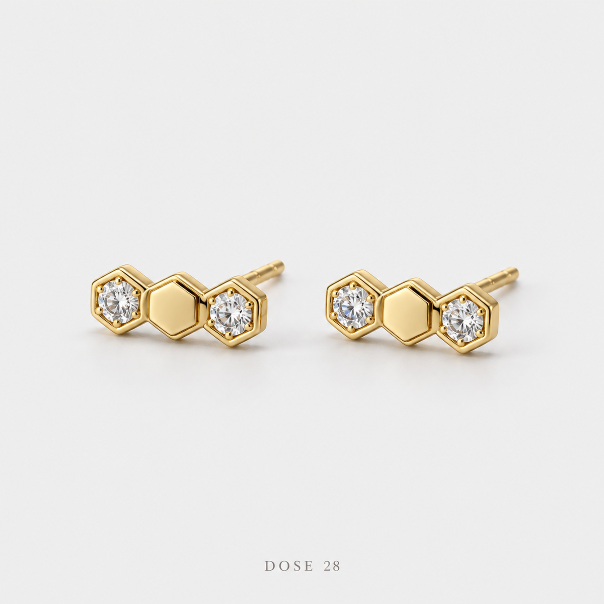 تراجي السداسيات الناعمة Hexagon Bar Stud Earrings