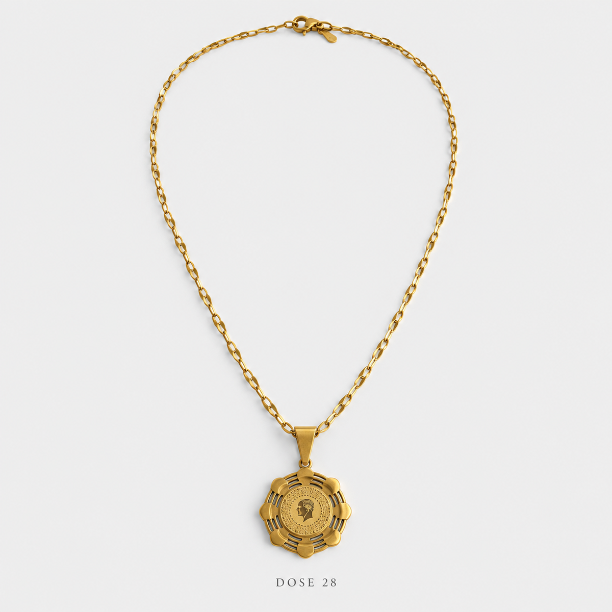 عقد الميدالية الكلاسيكية المزخرفة Ornate Coin Pendant Necklace