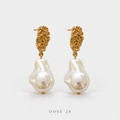 تراجي الورقة والقطرة اللؤلؤية Textured Leaf & Pearl-Effect Drop Earrings