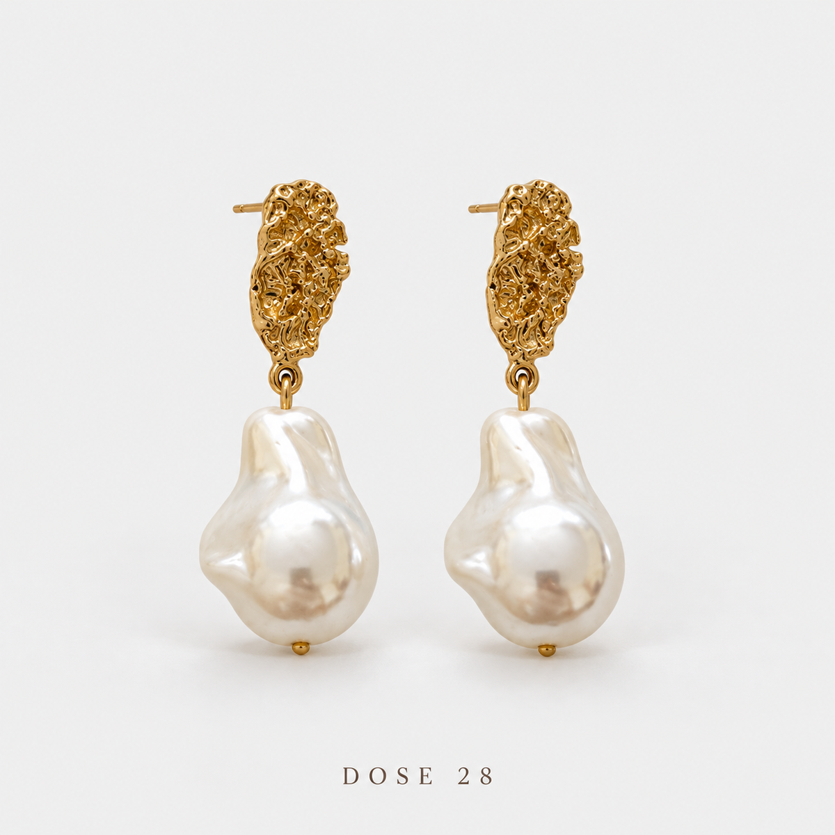 تراجي الورقة والقطرة اللؤلؤية Textured Leaf & Pearl-Effect Drop Earrings