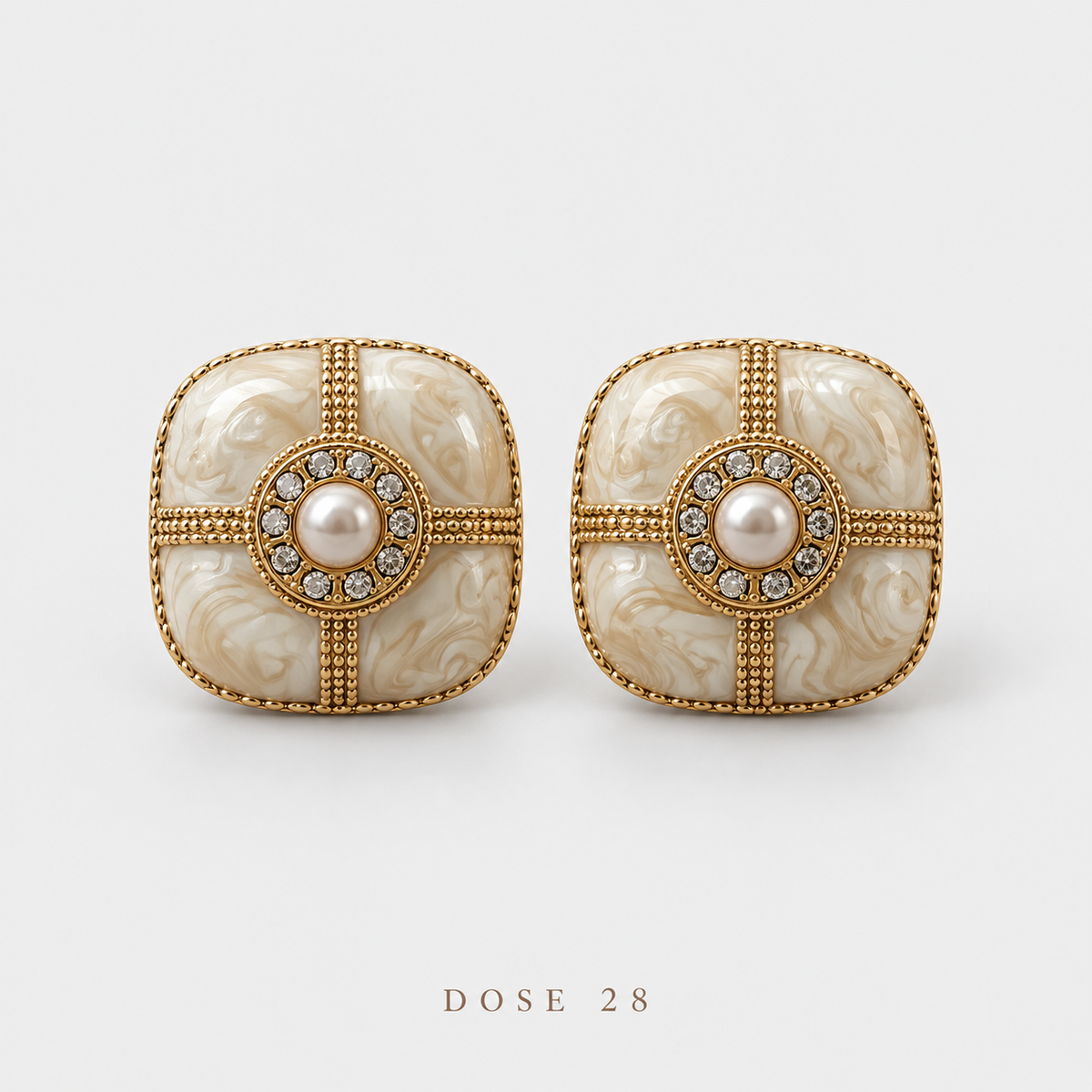 تراجي المربعات الكريمية المرصّعة  Cream Embellished Square Earrings