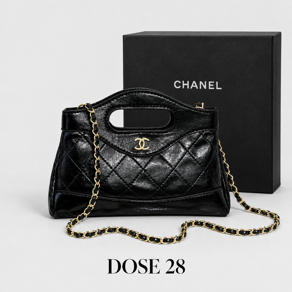 جنطة شانيل 31 شوبينغ سوداء بمقبض مفرّغ CHANEL 31 Shopping Bag – Black
