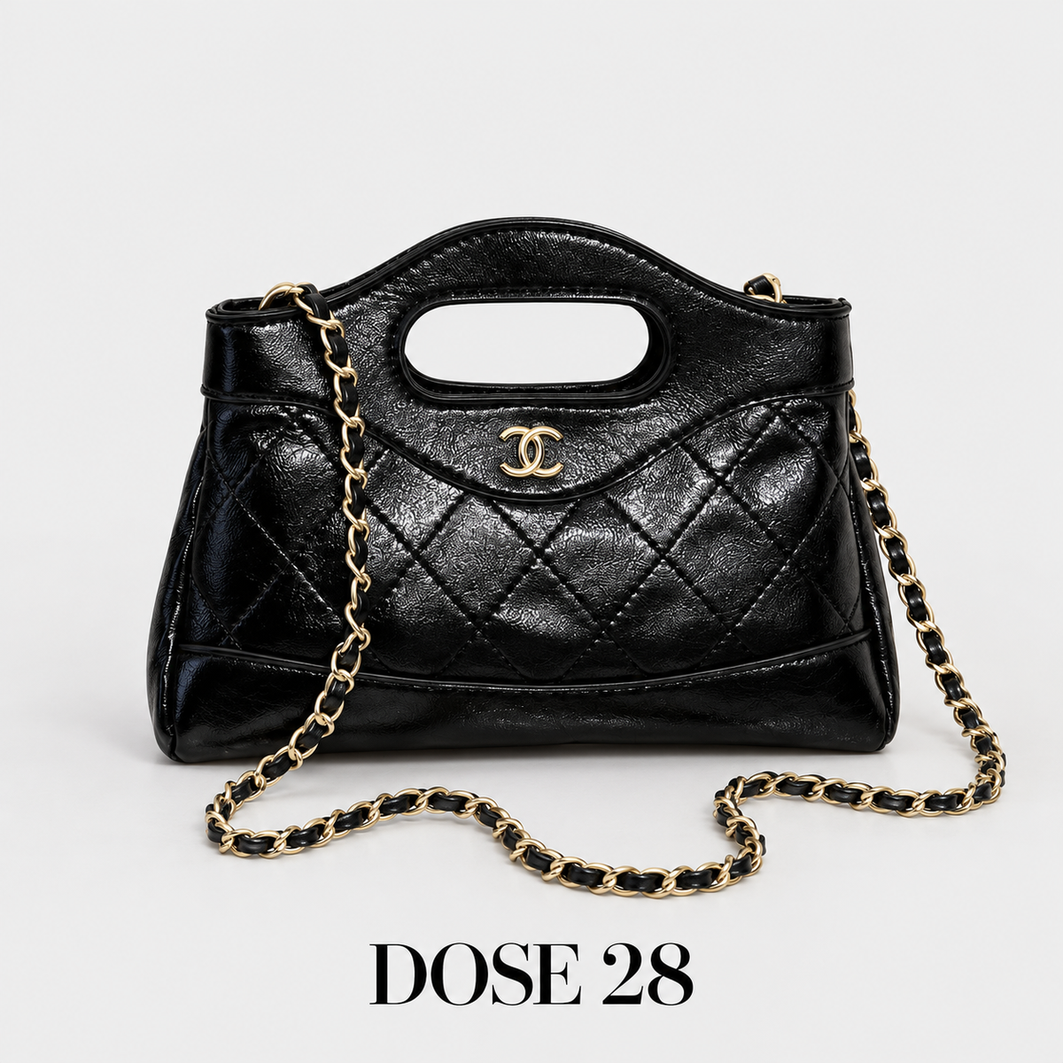 جنطة شانيل 31 شوبينغ سوداء بمقبض مفرّغ CHANEL 31 Shopping Bag – Black
