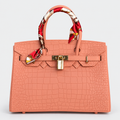 جنطة بتصميم بيركن ونقشة تمساح – خوخي مع سكارف Birkin-Style Croc-Effect Handbag – Peach with Scarf