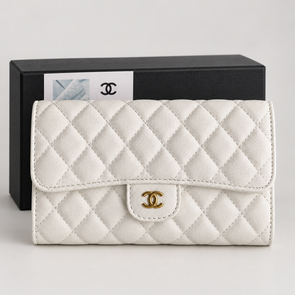 شانيل ميني أبيض مبطّن – ٢٢ سم Chanel White Mini Quilted Flap Bag – 22 cm