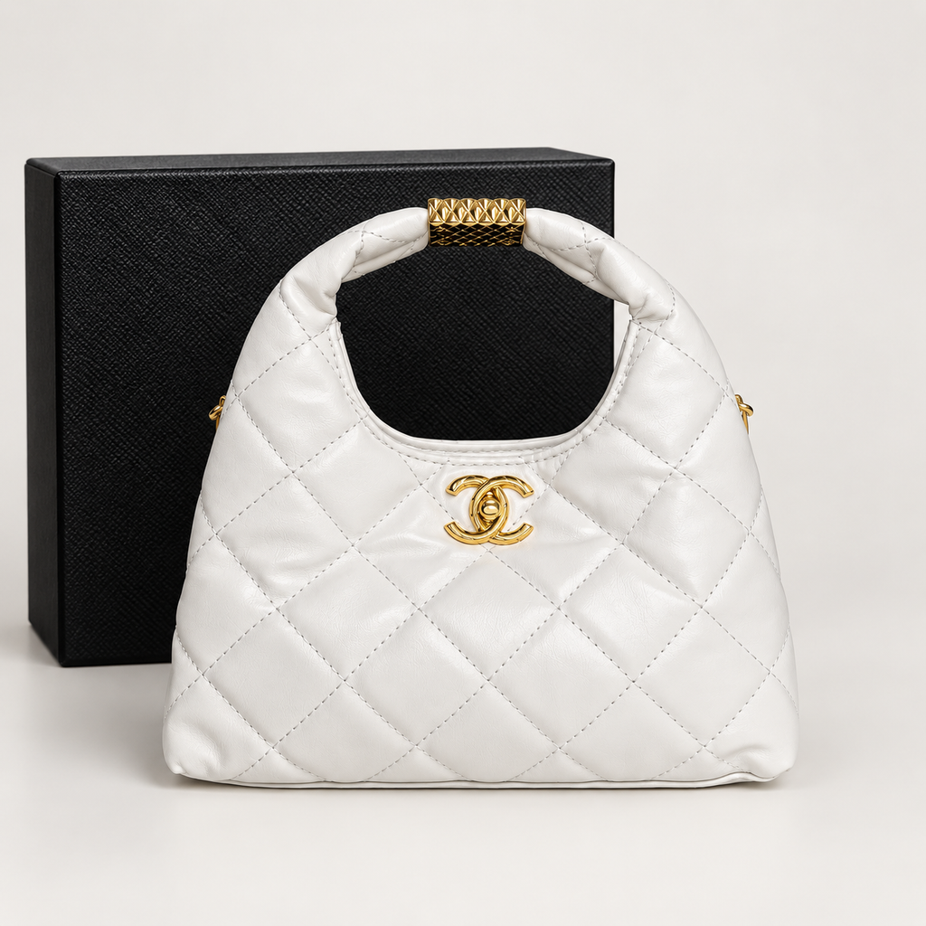 شانيل أبيض مبطّن بمسكة دائرية Chanel White Quilted Rounded Handle Bag