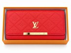 محفظة لويس فيتون طويلة بنقشة بارزة – أحمر Louis Vuitton Embossed Long Wallet – Red