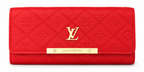 محفظة لويس فيتون طويلة بنقشة بارزة – أحمر Louis Vuitton Embossed Long Wallet – Red