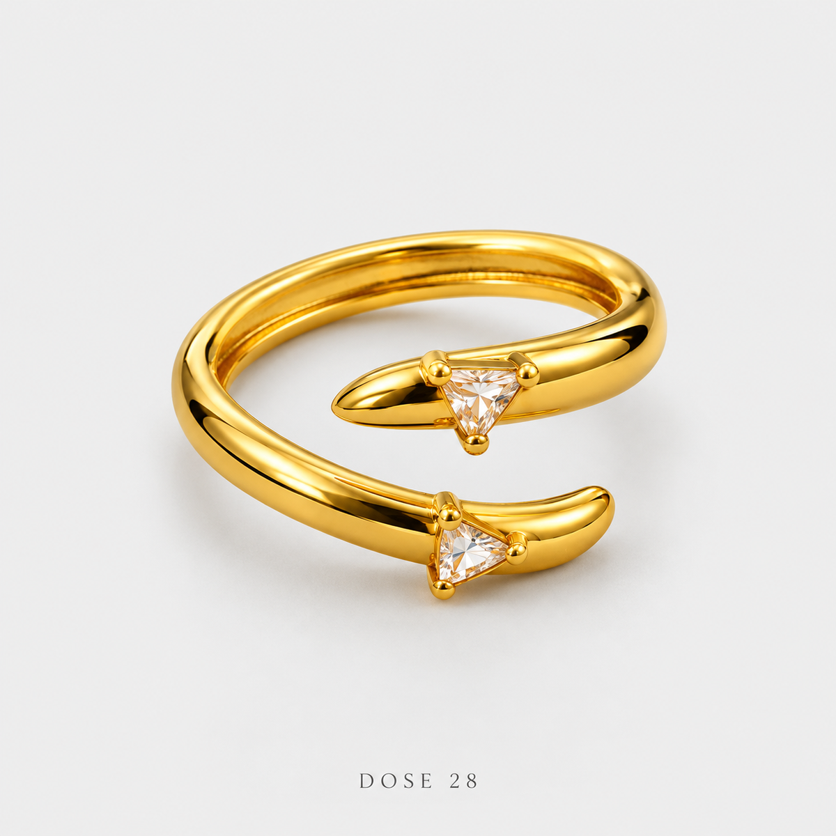 خاتم ذهبي مفتوح بفصّين مثلثين Gold-Tone Open Ring with Triangle Stones