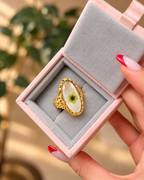 خاتم الوردة البيضاوي بإطار ذهبي Oval Flower Gold-Tone Ring
