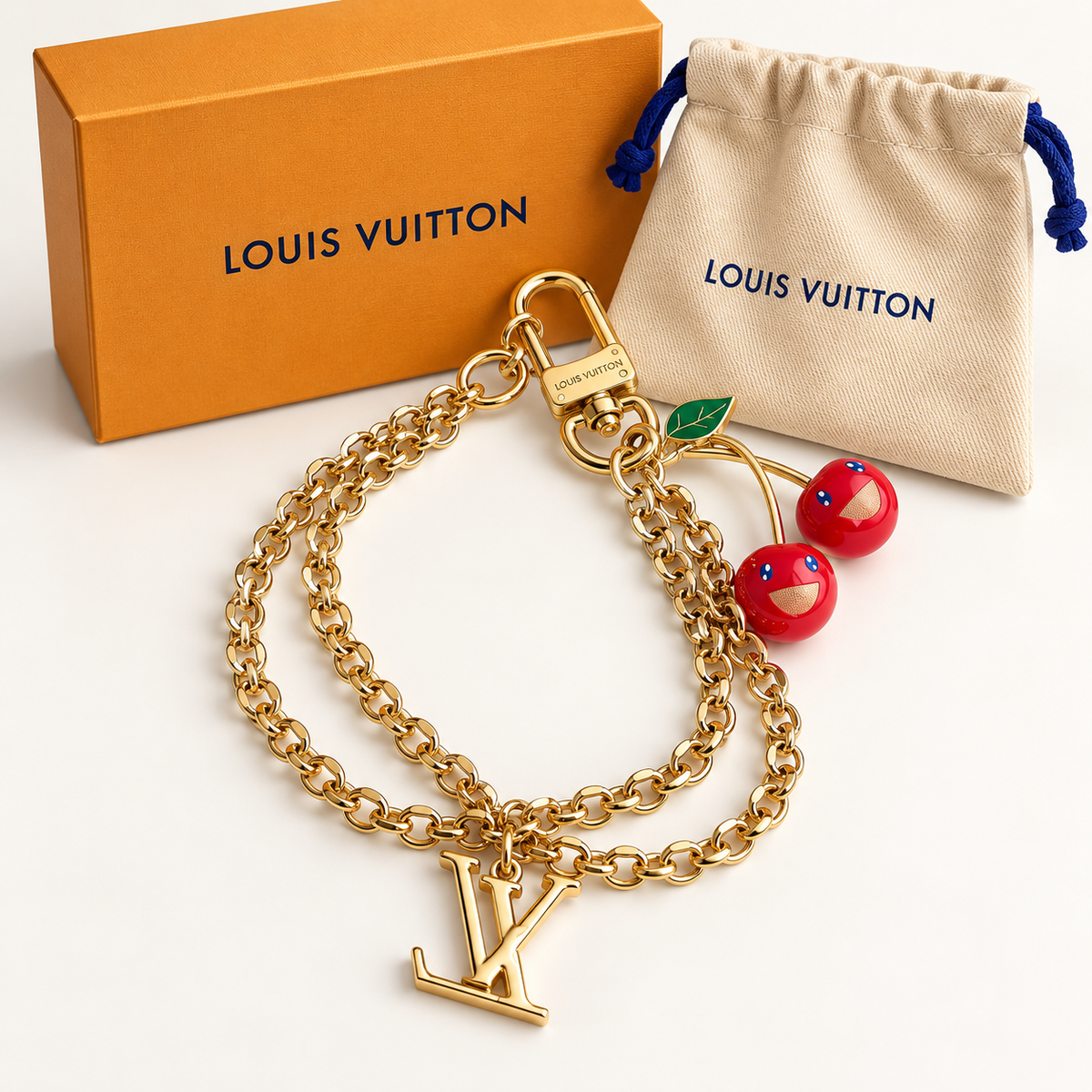 سلسلة جنطة LV مزدوجة بتعليقة الكرز 🍒
LV Double Chain Cherry Bag Charm