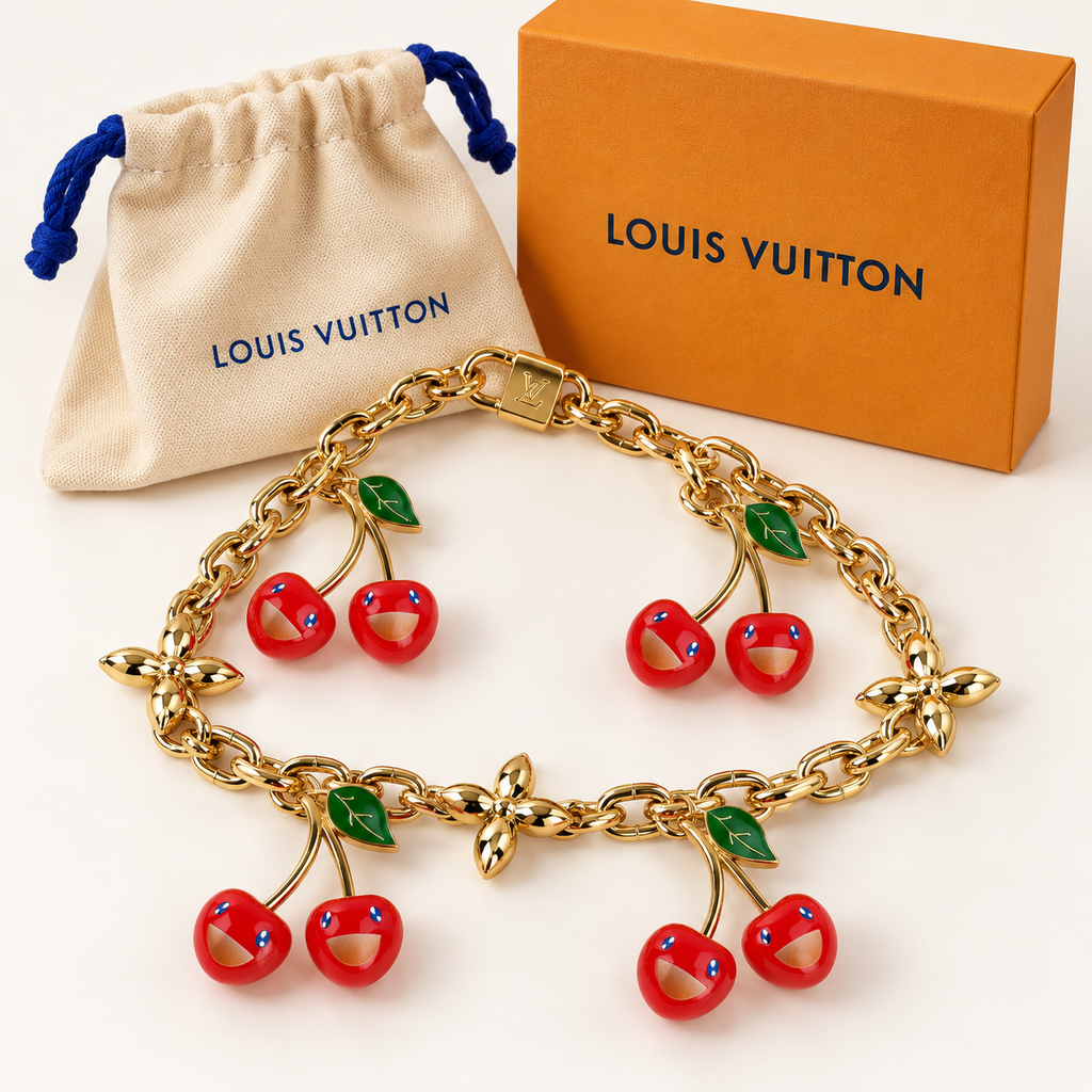 سلسلة جنطة LV بالكرز والورود 🍒
LV Cherry & Flower Bag Chain