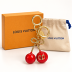 ميدالية كرز بفيونكة ذهبية 🍒
Cherry & Gold Bow Keyring