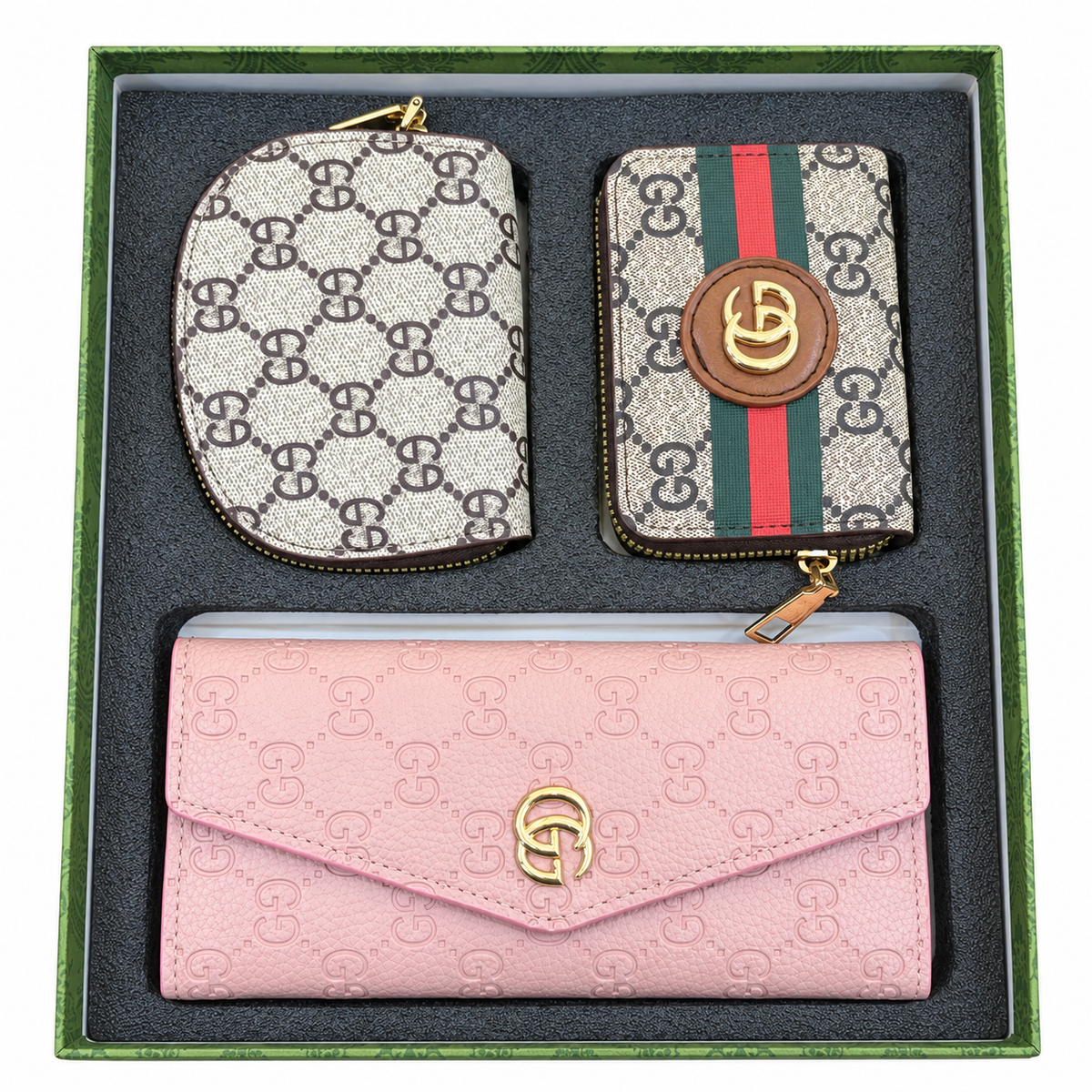 طقم محافظ غوتشي وردي وبيج — ٣ قطع
Gucci Pink & Beige Wallet Set — 3 Pieces