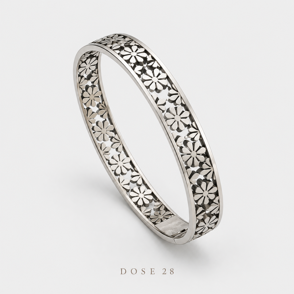 Silver-Tone Daisy Bangle    أسوارة زهور الديزي بلون فضي
