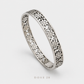 Silver-Tone Daisy Bangle    أسوارة زهور الديزي بلون فضي