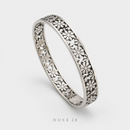 Silver-Tone Daisy Bangle    أسوارة زهور الديزي بلون فضي