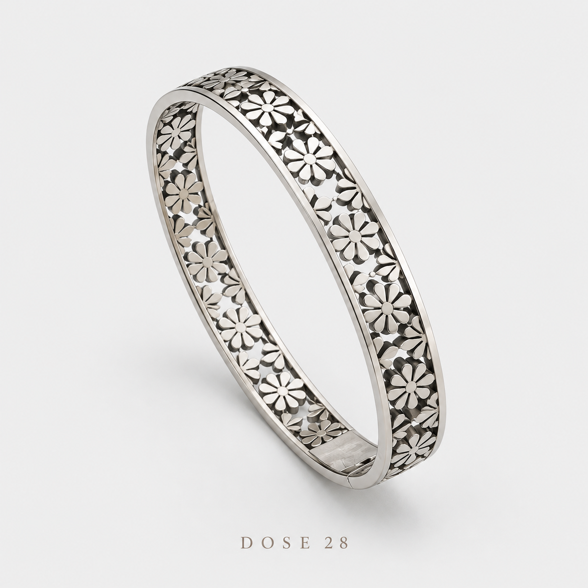 Silver-Tone Daisy Bangle    أسوارة زهور الديزي بلون فضي