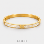 سوارة اللمسة اللؤلؤية  Pearly White Gold-Tone Bangle