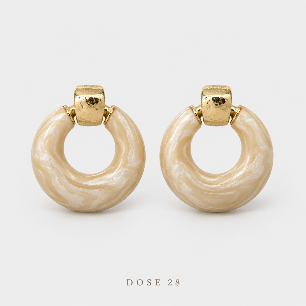 Cream Marbled Hoop Earrings تراجي الحلقات الكريمية المتموّجة