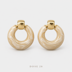 Cream Marbled Hoop Earrings تراجي الحلقات الكريمية المتموّجة