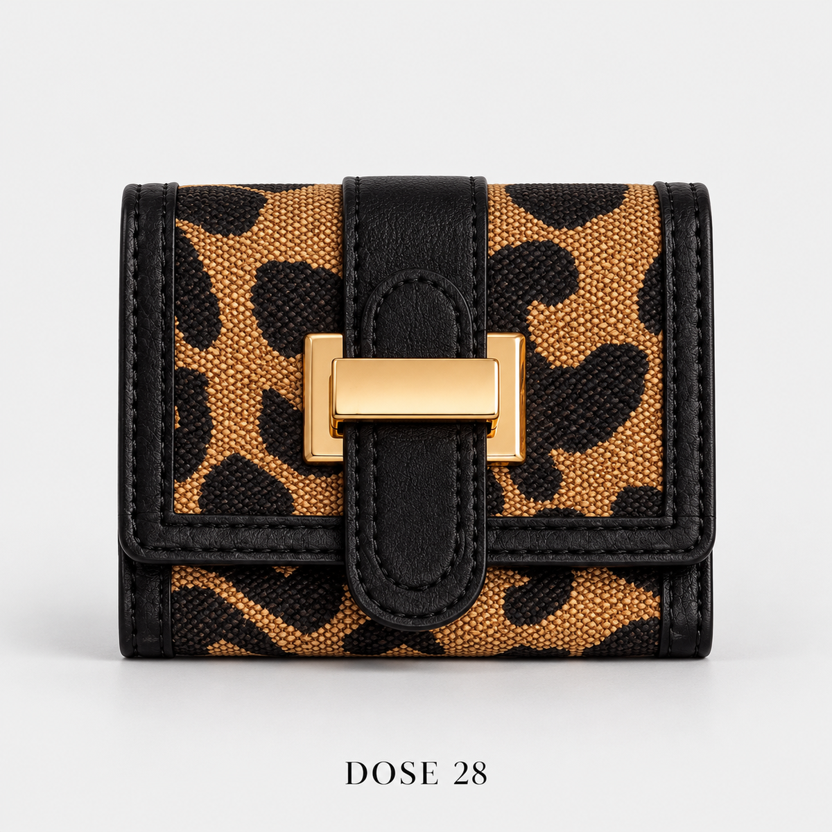 محفظة نسائية صغيرة بنقشة النمر وقفل ذهبي Leopard Print Compact Wallet with Gold-Tone Clasp