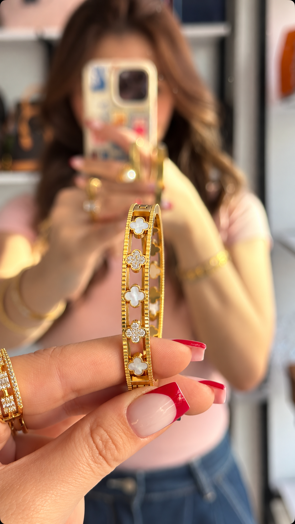 أسوارة الكلوفر البيضاء   White Clover Gold-Tone Bangle