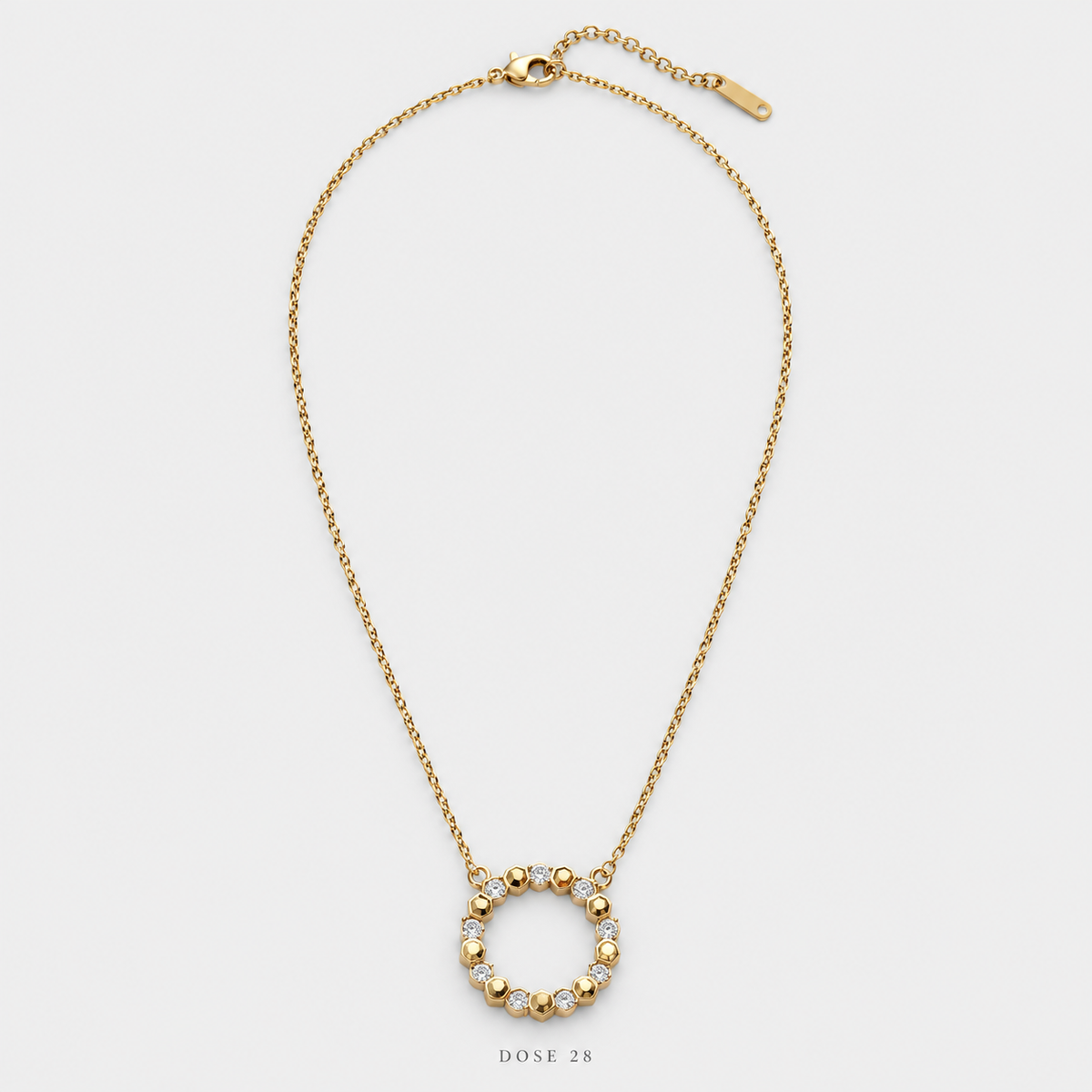 سلسلة العقدة المرصّعة  Crystal Knot Necklace