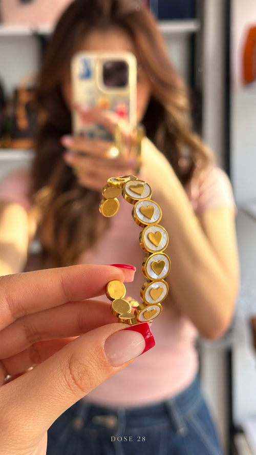 Gold-Tone Heart Medallion Cuff   أسوارة القلوب باللون الذهبي والأبيض اللؤلؤي