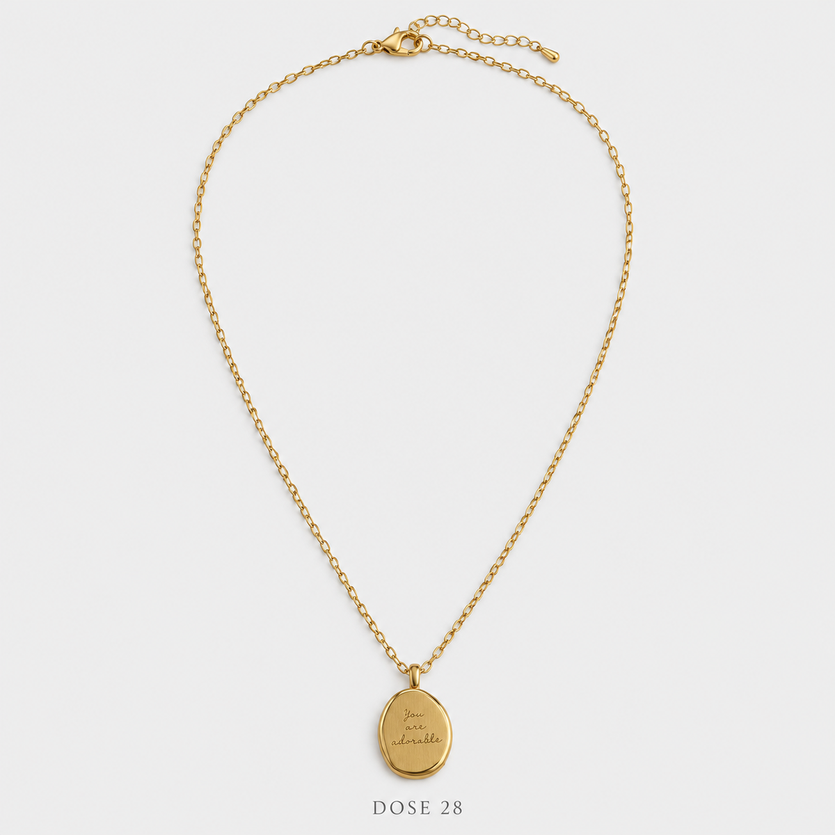عقد الميدالية البيضاوية المنقوشة  Engraved Oval Pendant Necklace