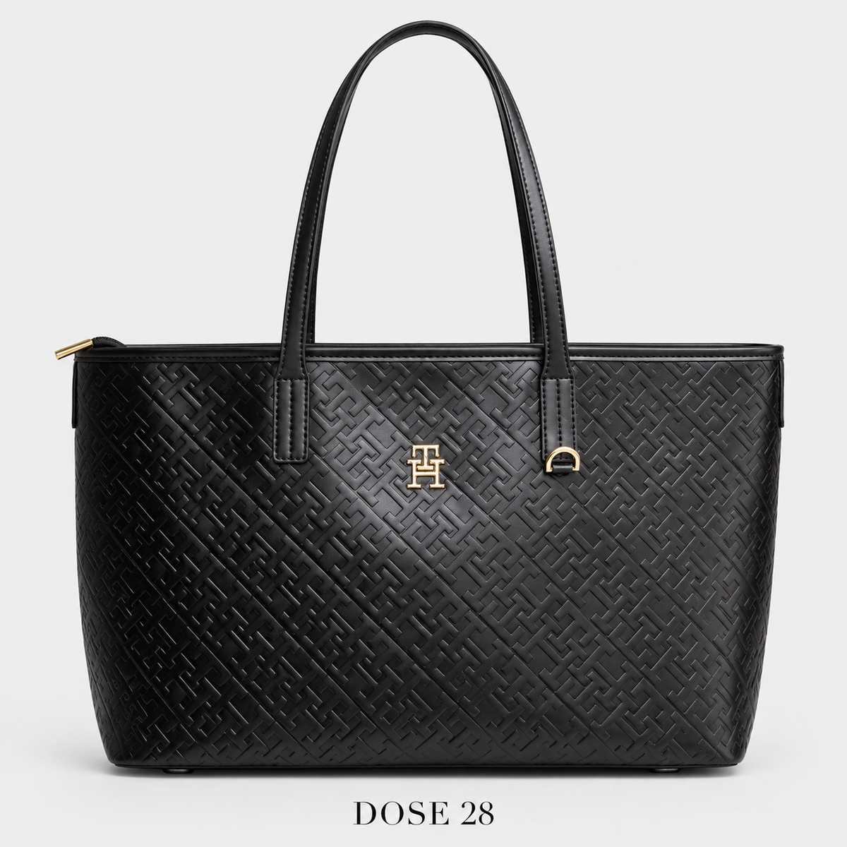 جنطة توت تومي هيلفيغر سوداء بنقشة TH البارزة Tommy Hilfiger Black Embossed TH Monogram Tote