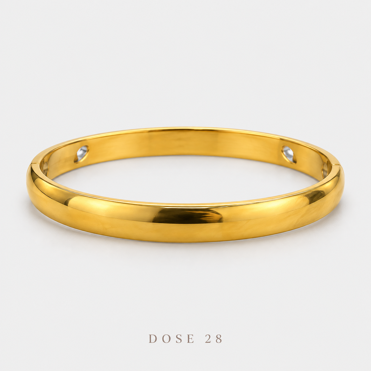 أسوارة كلاسيكية بلون ذهبي   Classic Gold-Tone Bangle