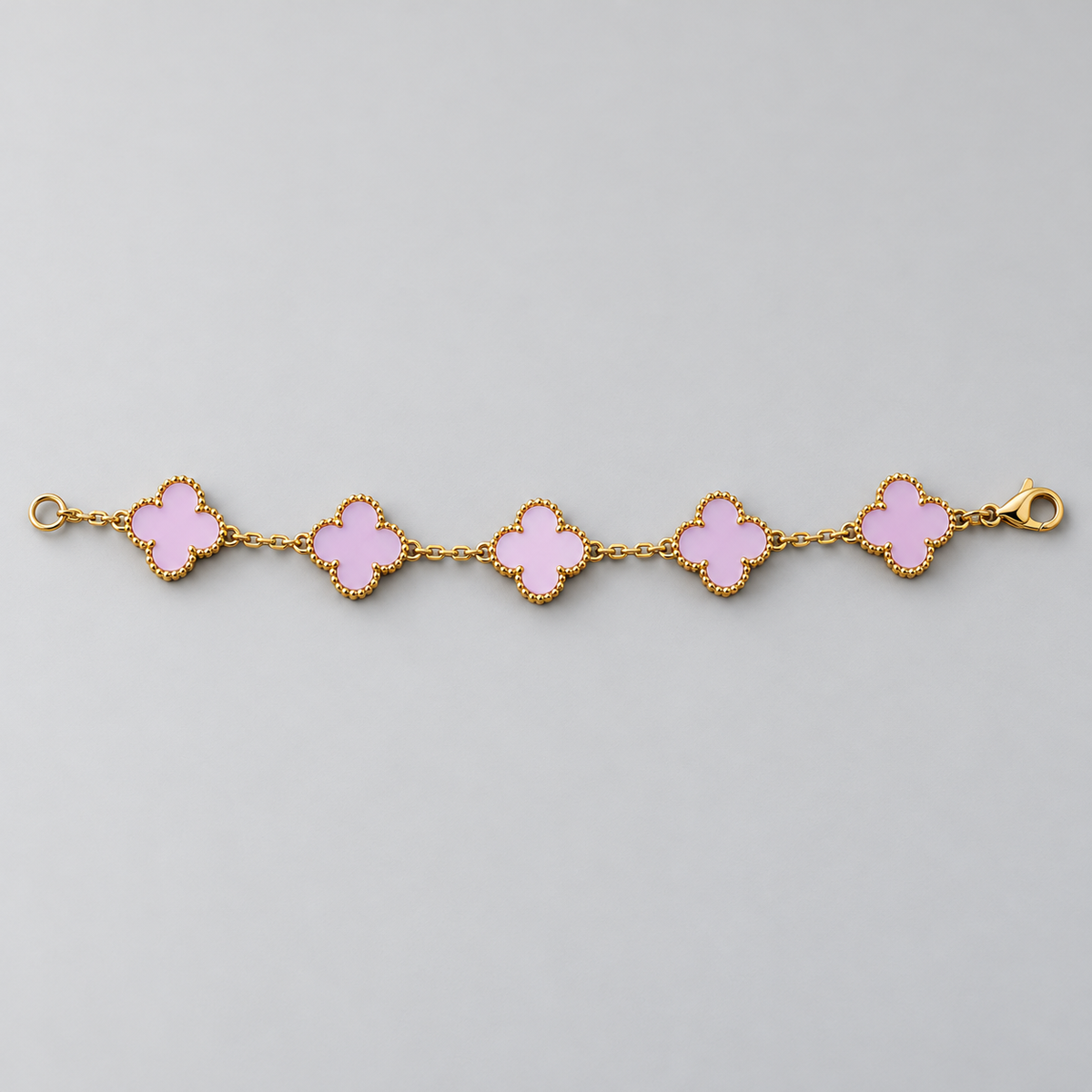 Pink Five-Clover Bracelet — Gold-Tone سوار بخمس زخارف برسيم وردية وسلسلة بلون ذهبي