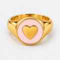 Blush Pink Heart Signet Ring — Gold-Tone خاتم بلون ذهبي مع قلب بارز وواجهة وردية ناعمة