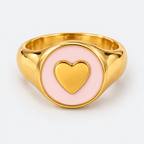 Blush Pink Heart Signet Ring — Gold-Tone خاتم بلون ذهبي مع قلب بارز وواجهة وردية ناعمة